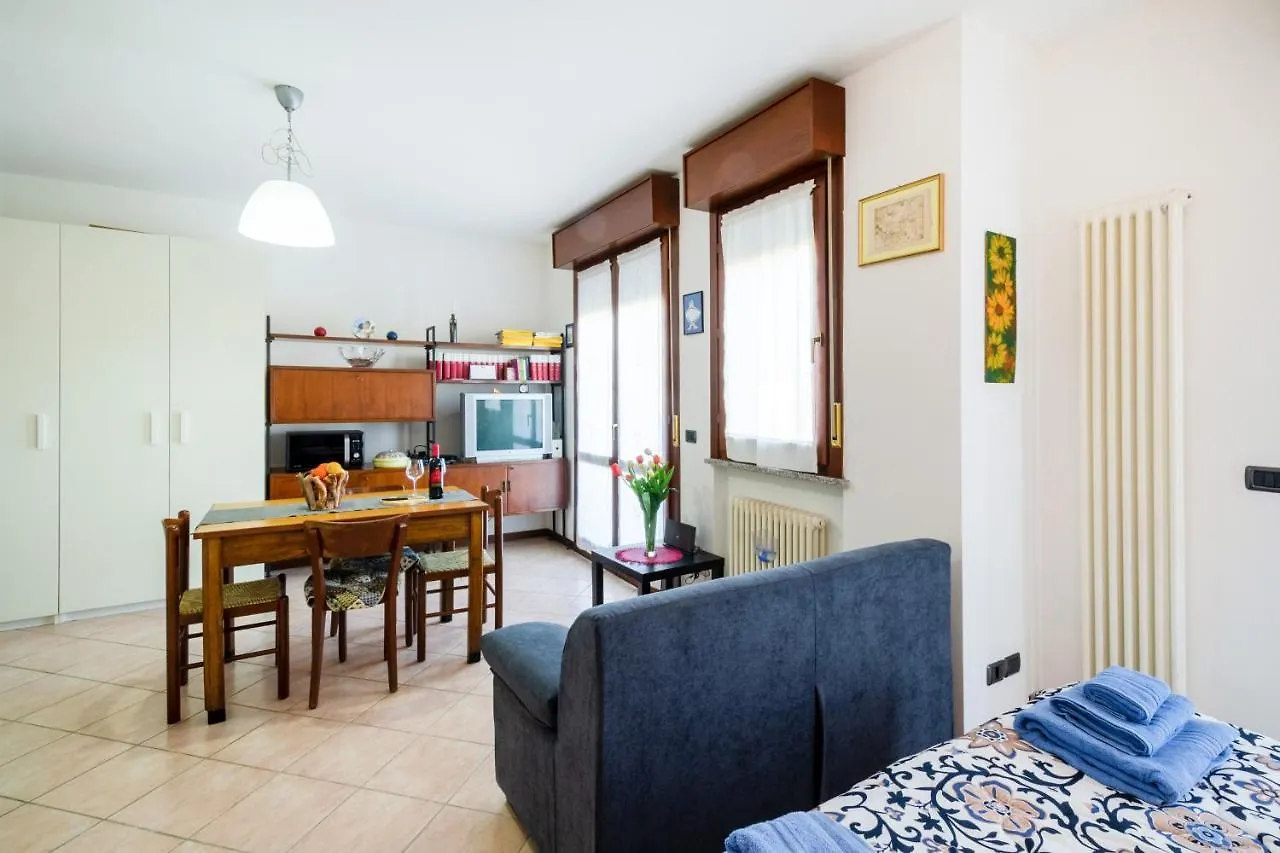 Parma Fiere Studio con parcheggio e balcone Appartamento Italia