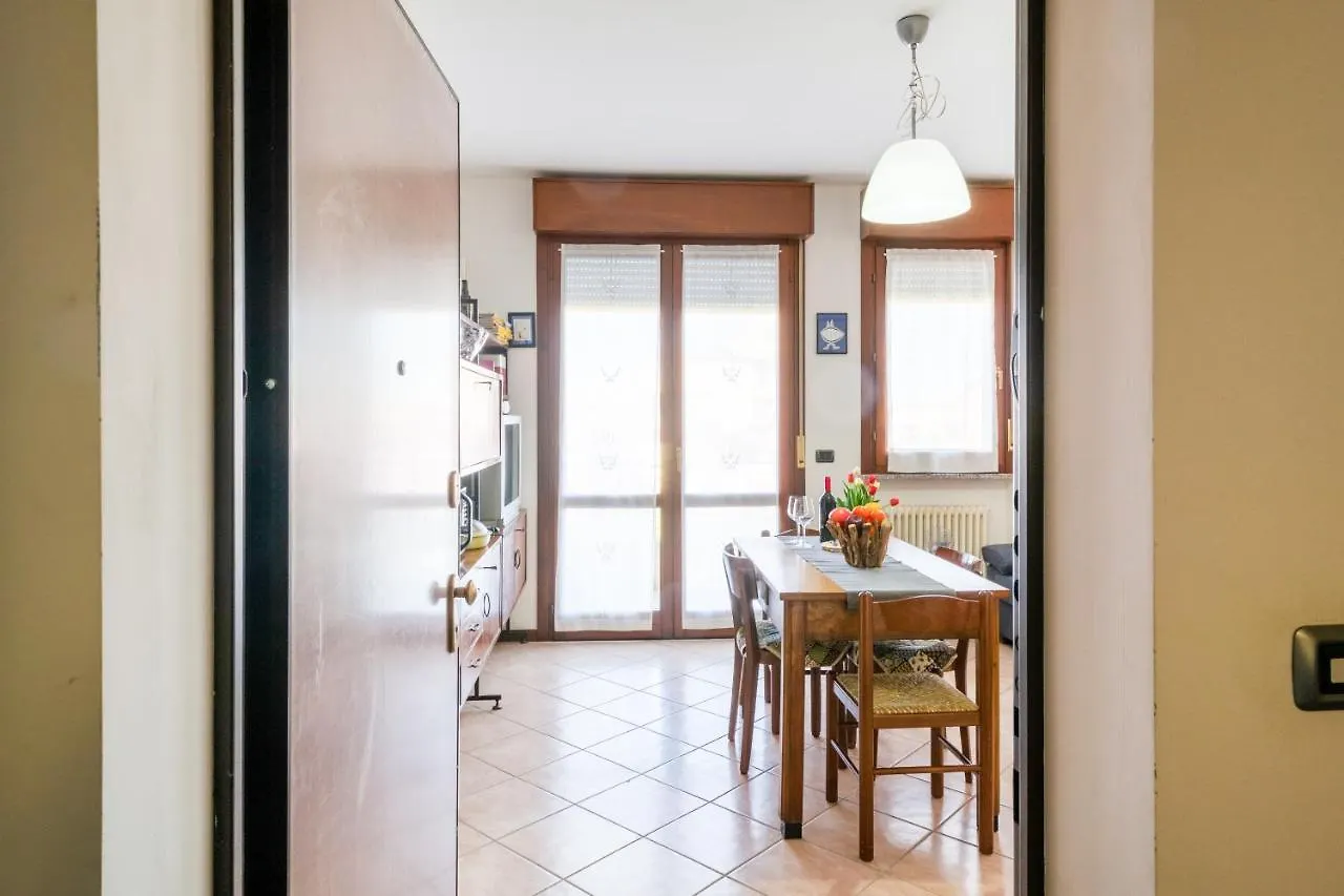 Parma Fiere Studio con parcheggio e balcone Appartamento 0*,  Italia