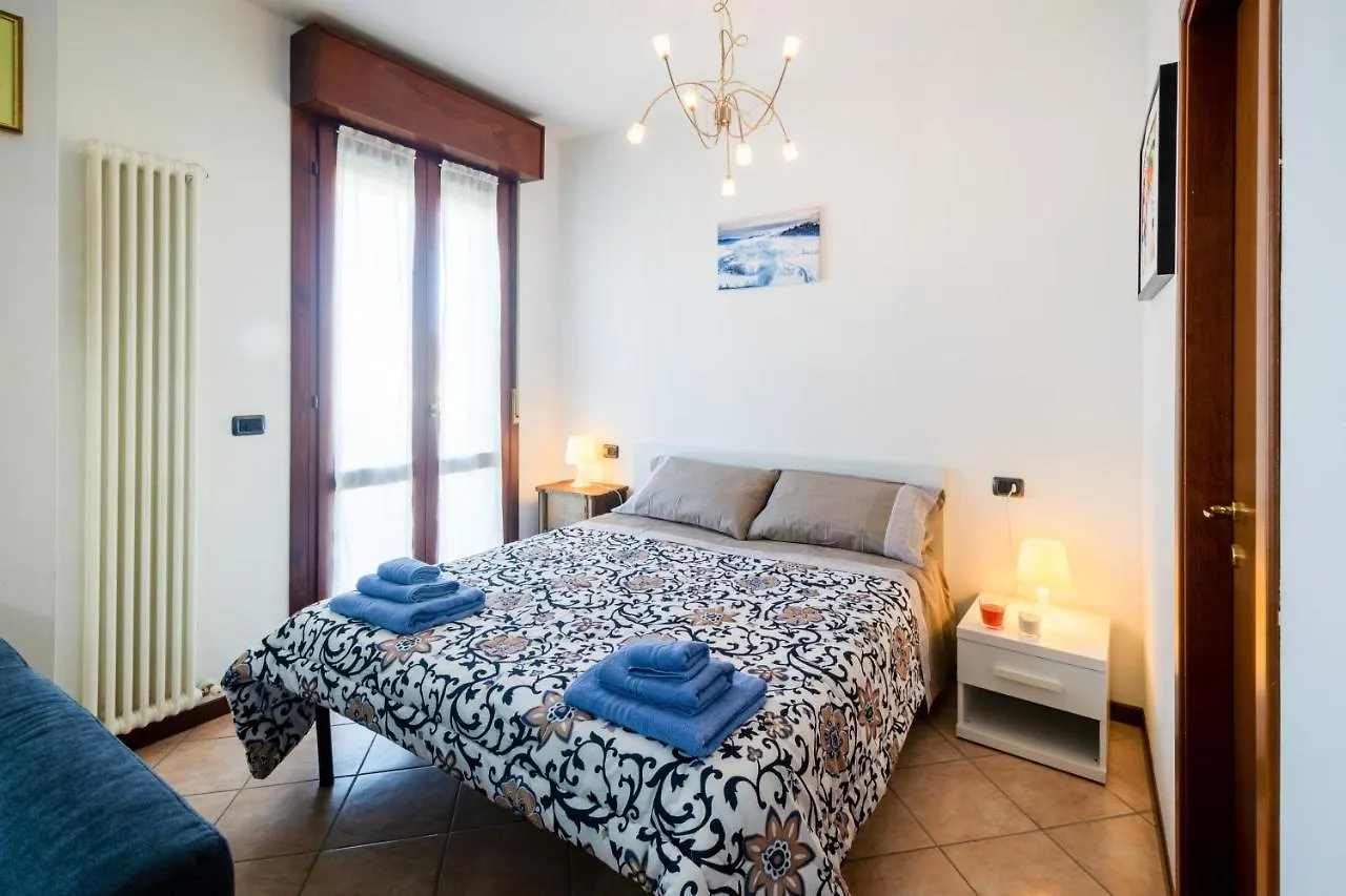 Parma Fiere Studio con parcheggio e balcone Appartamento 0*,  Italia