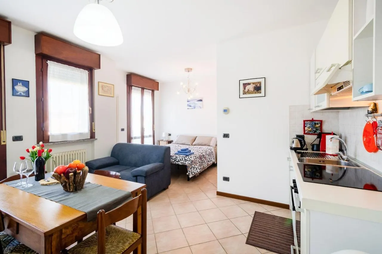 Parma Fiere Studio con parcheggio e balcone Appartamento